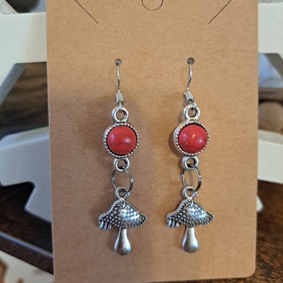 Mushroom Earrings Silvertone and red - Picture 1 of 2